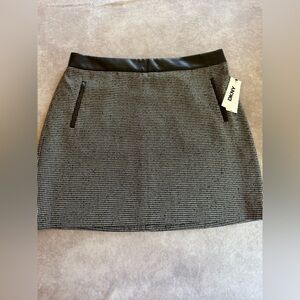 DKNYC Black and White Houndstooth Pencil Skirt